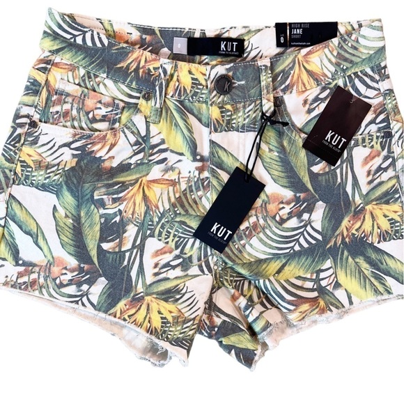 KUT from the KLOTH NWT Jane High Rise Fray Hem Shorts in Tropical Blossom - Picture 2 of 16